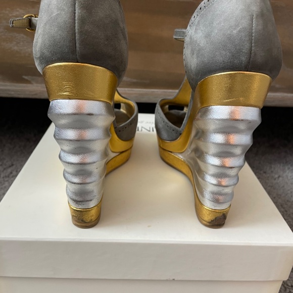 VINTAGE YSL Size 7.5 Grey suede gold/silver wedge with T/strap - Picture 5 of 12